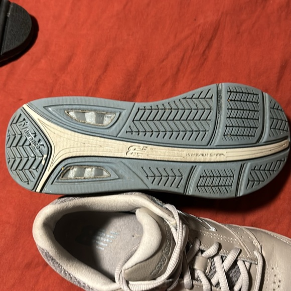 New Balance 928v3 Leather Walking Shoe pre-owned in great condition! - Picture 3 of 6